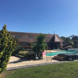 Villa avec piscine chauffée et jardin près de Moulins - FR-1-489-356, מלון בToulon-sur-Allier