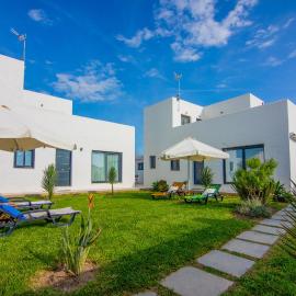 Preciosas villas con jardín y vistas al faro, a 700m de la playa, hotel a Zahora