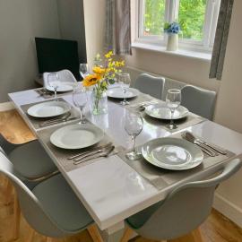 Risinghurst, Oxford, an ENTIRE 2beds, 2bathrooms, free Wi-Fi, Free Parking