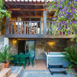 Pedra Bela - Cozy House w/ Private Jacuzzi @ Geres, hotel in Terras de Bouro