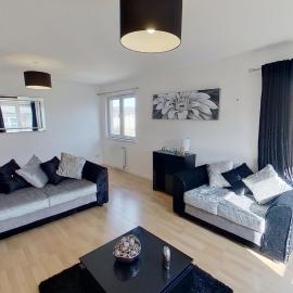 Orange Apartments Bothwell Road, Duplex Penthouse, Private Parking, Minutes from Beach