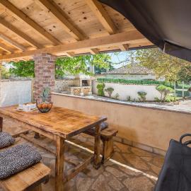Casa Viktoria with private garden and BBQ