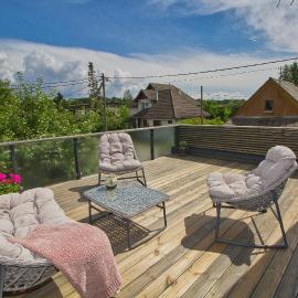 Apartment with private garden and large balcony