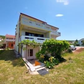 Apartment Ankica, hotel in Punat