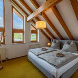 Exklusives Josenhaus mit See- und Alpenblick & Gartensauna, hotelli kohteessa Nonnenhorn