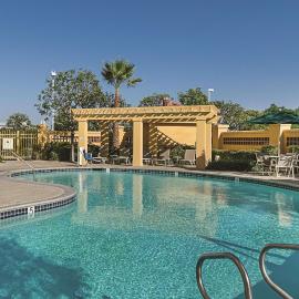 La Quinta Inn & Suites by Wyndham Ontario Airport, hotell i Ontario