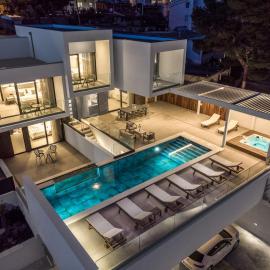 Villa Bava with 4 En-suite Bedrooms, Heated 33 sqm Pool