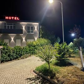 Hotel Real, hotel u gradu Ishull-Lezhë