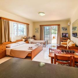 Colonial Studio/Apartment
