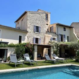 B&B Temps Suspendu Provence, hotel in Pernes-les-Fontaines