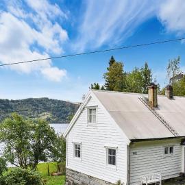 2 Bedroom Cozy Home In Tysse, hotel a Tysse