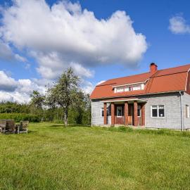 4 Bedroom Gorgeous Home In Kalv