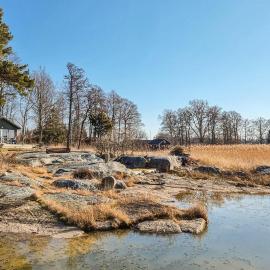 Amazing Home In Vänersnäs With Wifi, ξενοδοχείο σε Hallby