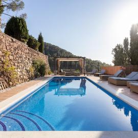 Luxury Villa El Turo, hotel v destinácii Castellví de Rosanés
