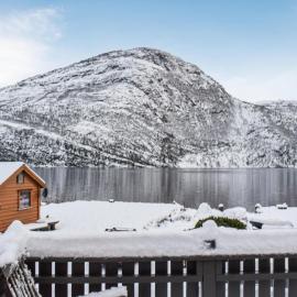 3 Bedroom Beautiful Home In Eikefjord, hotel a Eikefjord