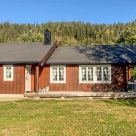 Nice Home In Beitstad With Kitchen: Sunnan şehrinde bir otel