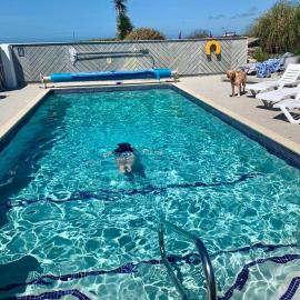2 Bedroom Cottage sleeps 4, with Pool Use, Sennen, Hotel in Sennen