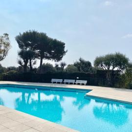 Elia-parking-jardin-piscine-climatisation