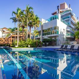 Varandas do Atlântico - Apartamento Impecável em Condomínio Pé na Areia, hotel in Bombas