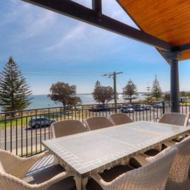 Beachfront Family Favourite Home with Pool & Views, hotel v destinaci Mandurah
