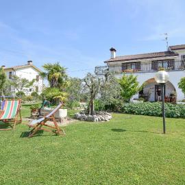 2 Bedroom Cozy Apartment In Grado