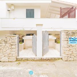 ATENA FLAT - TORRE DELL'ORSO, hotel a Torre dell'Orso