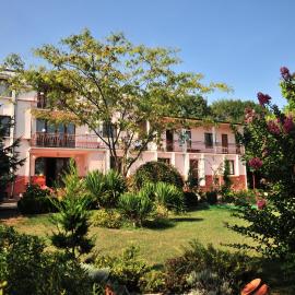 Secret Garden House, hotel in Varna City