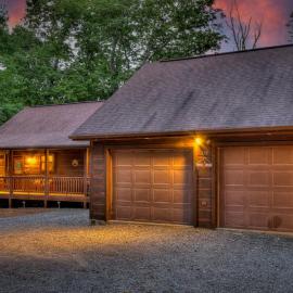High Country Hideaway- Pet Friendly | Close to Town | Large Hot Tub | Outdoor Fireplace