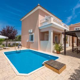Lorenzo Villas with Private Pool, 200m from the beach, by ZanteWize – hotel w mieście Lithakia