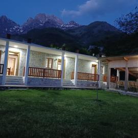 Buni Shqipes, hotel di Theth
