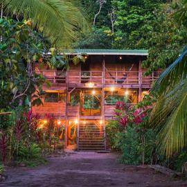 The Pelican House Hostel, готель у місті El Valle