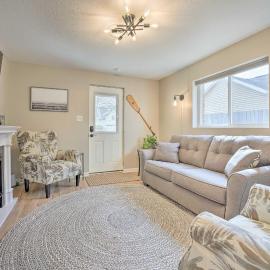 Waterfront Syracuse Home w/ Patio & Fire Pit!, hotelli kohteessa Syracuse