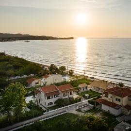 Marias Seaside Apartments, hotell i Acharavi