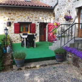 la petite fontaine, Hotel in Écuras
