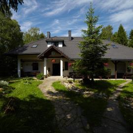 Stylowy Zajazd Pod Czarnym Kogutem, hotel din Czarna