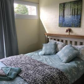 Pine Song Chalet, hotel in Roch