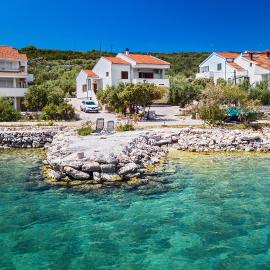 Modern apartment on the Beach - Mala Lamjana, מלון בקאלי
