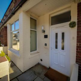 Welcoming 4 Bed Holiday Home in Eastbourne, hotel in Eastbourne