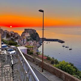 Nel blu dipinto di blu: Scilla'da bir otel