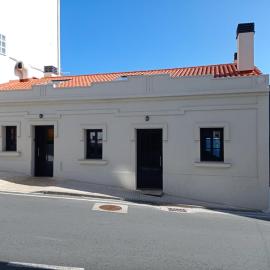 Vila Mariña. Casa marinera con terraza sobre el mar en Caión, Hotel in Cayón