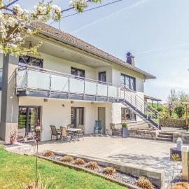 Nice Apartment In Körperichobersgegen With Wifi, hotel i Körperich