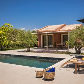 Villa VIRGINIA, hotel in Svoronata