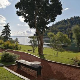 Exclusivo depto en Parque Pinares primera línea lago, hotel a Pucón