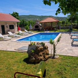 Nikini dvori, hotelli kohteessa Gradac