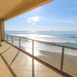 ACCESS - BEACH Penthouse PAPAS and BEER 2 miles WIFI