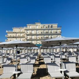 HOTEL FLYING, hotell i Pesaro