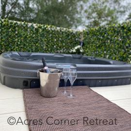 Acres Corner Retreat Inc Hot tub at Tattershall Lakes Country Park