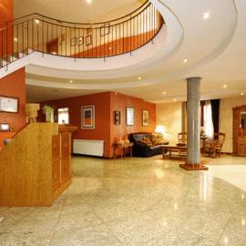 Hotel Pirineos, hotell sihtkohas Castejón de Sos