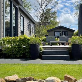 PUUR Eernewoude luxe chalet direct aan open vaarwater gelegen in de Alde Feanen, hotel u gradu Ernevald