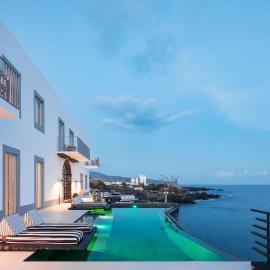 White Exclusive Suites & Villas、ラゴアのホテル
